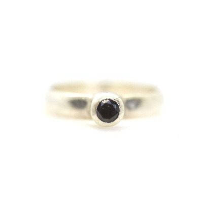 Tube Black CZ Silv Ring