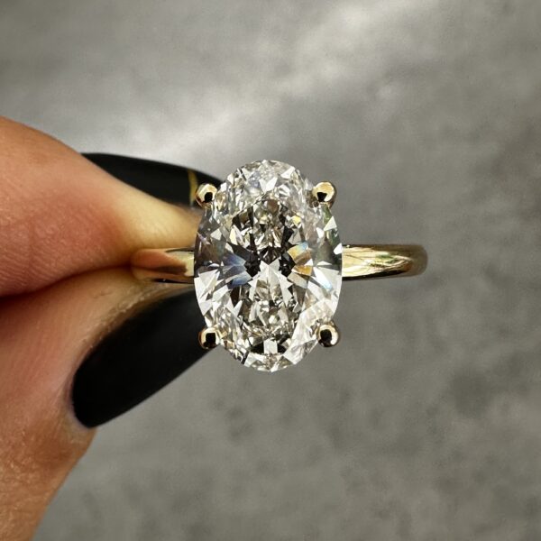 Oval Solitaire 2.28ct H;VS1 Lab Diamond - Image 3