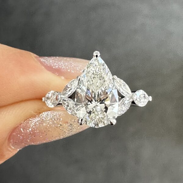 Pear Butterfly Bling Ring