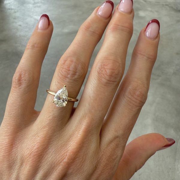 9ct Yellow Gold Solitaire 2.01ct H;VS1 Pear Lab Diamond Ring - Image 3