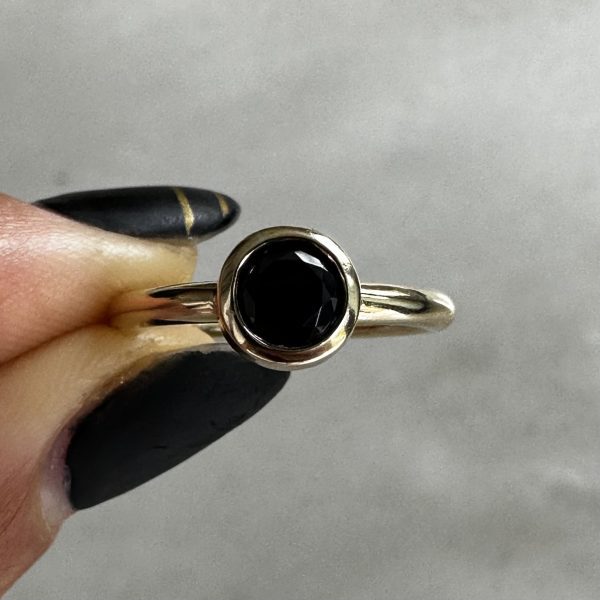 Tube 1ct Round Black Moissanite Ring
