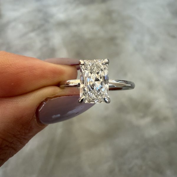 Radiant Cut Solitaire 1.69ct (G;VS1)