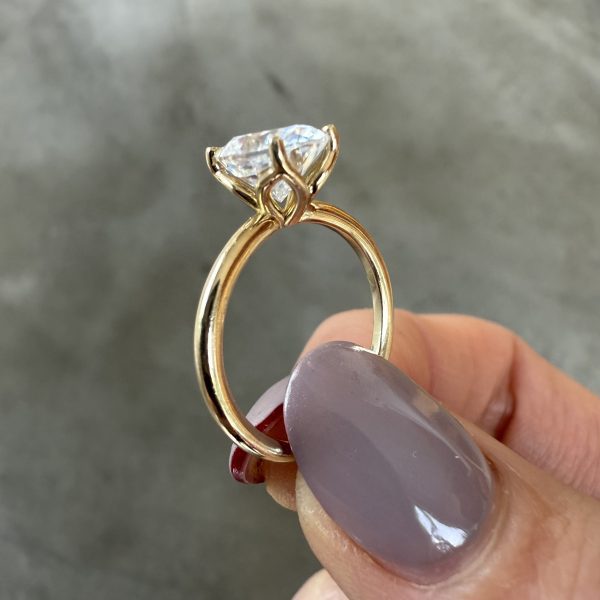 Oval Solitaire 2ct Moissanite - Image 3