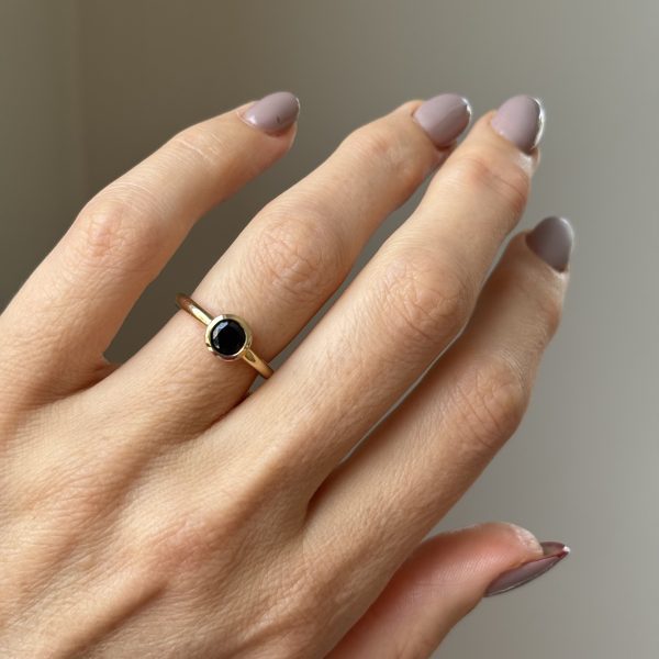 Tube 1ct Round Black Moissanite Ring - Image 4