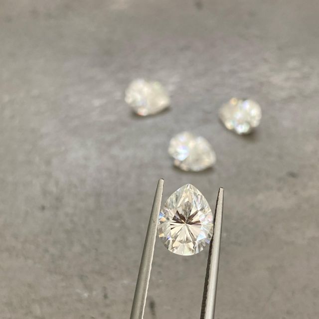 1.6ct Pear Shape Moissanite SALE! Only 3 available for R4800 each 💎 💎💎
#moissanitesale #weeklysale #pearshapemoissanite #special #roxanah #ring
