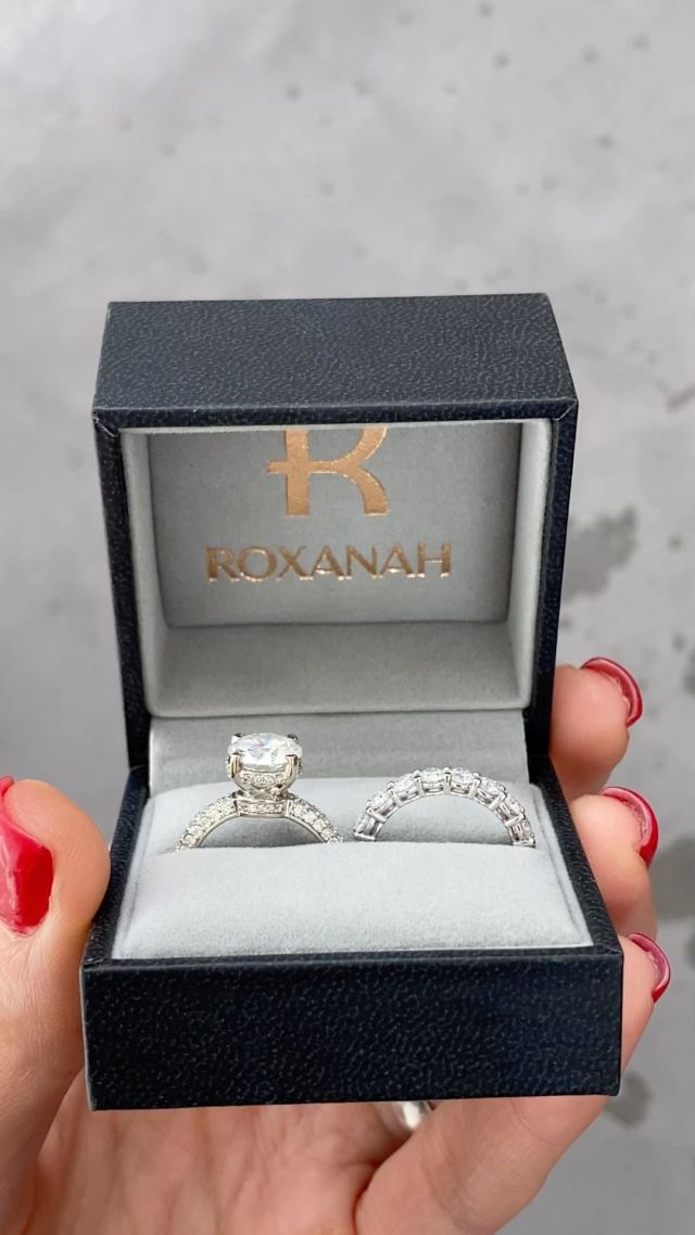 The perfect pair 💍 classic with a modern twist!
•
#love #engagementring #eternity #jewellery